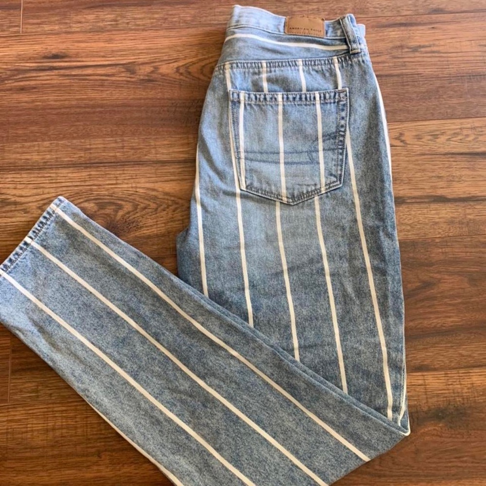 american eagle jeans
good condition, slight wear in patch (as shown in 3rd pic)